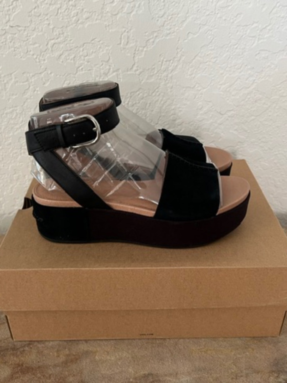 NEW Ugg Chapala Wedge Platform Black Leather Sandal Women's Size 7.5